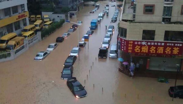 暴雨致深圳多地內(nèi)澇 以致2人死亡