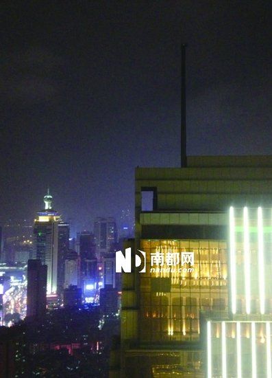 <a href=http://www.hnyueyi.com.cn/shenzhen/ target=_blank class=infotextkey>深圳</a>爛尾“黃金樓”13年昨重亮燈 改名正順廣場