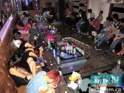 江門警方秘密調(diào)查兩月 酒吧密室抓過百吸毒者