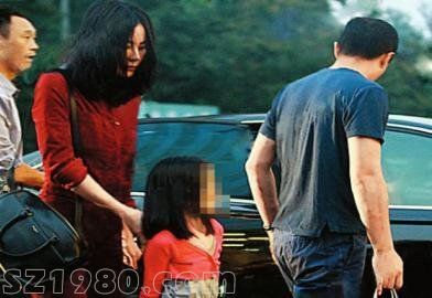 王菲李亞鵬離婚后仍同行聚餐 攜女兒慶中秋佳節(jié)