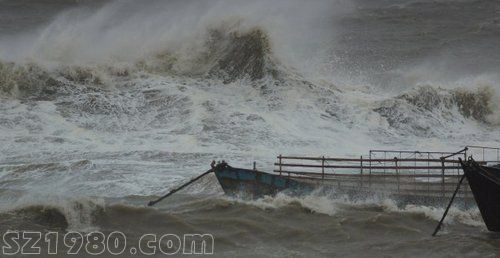 強(qiáng)臺(tái)風(fēng) 天兔 登陸廣東 汕頭海水倒灌淹城(圖)