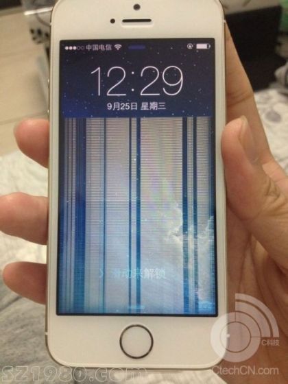 土豪金iPhone5S被爆屏幕問題 陷 花屏門 