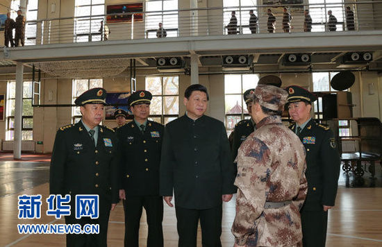 習(xí)近平視察濟(jì)南軍區(qū)：觀看新兵刺殺射擊訓(xùn)練