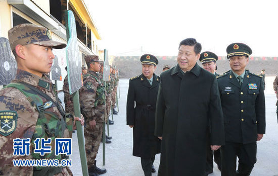 習(xí)近平視察濟(jì)南軍區(qū)：觀看新兵刺殺射擊訓(xùn)練
