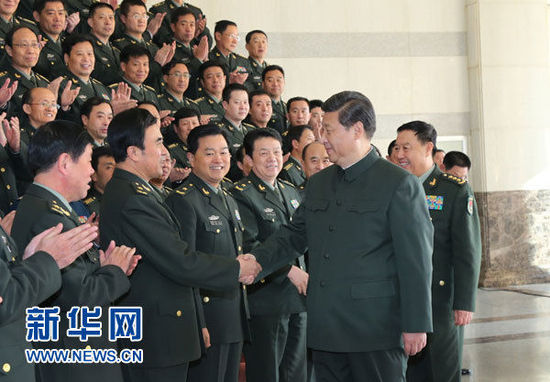習(xí)近平視察濟(jì)南軍區(qū)：觀看新兵刺殺射擊訓(xùn)練