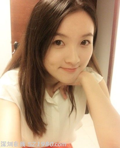 福建籃球女解說曾寶走紅網(wǎng)絡(luò) 性感私照令網(wǎng)友直呼美爆
