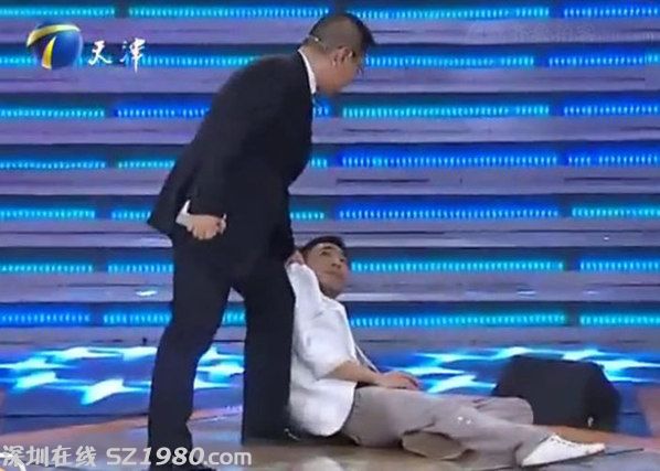 節(jié)目現(xiàn)場(chǎng) 求職者暈倒