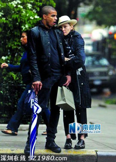 麥當(dāng)娜與小男友戀情告吹 回頭戀家暴前夫西恩