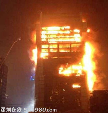 廣州一高層建筑突發(fā)大火幾乎被燒透