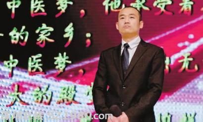 憑借自己的努力，楊井堂站到了領(lǐng)獎臺上 本報記者 蔣盛松 攝 