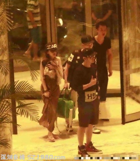 黃曉明?；ㄐ職g美艷私照不輸baby