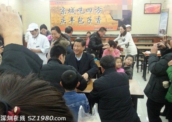 習近平包子鋪排隊就餐 自己買單端盤子(組圖)