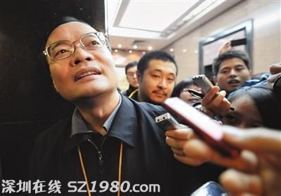 東莞市長(zhǎng)被追問(wèn)掃黃和經(jīng)濟(jì)轉(zhuǎn)型 回答 嘿嘿 