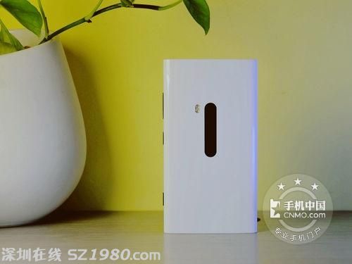 諾基亞Lumia 920 背面圖