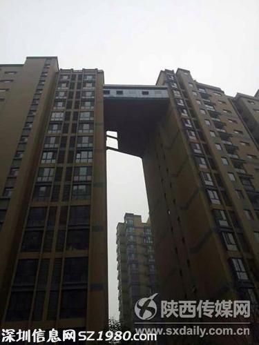 西安居民買(mǎi)兩棟相鄰豪宅 自費(fèi)修30米空中長(zhǎng)廊相連