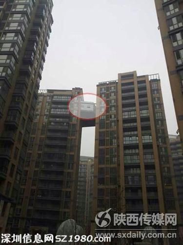 西安居民買(mǎi)兩棟相鄰豪宅 自費(fèi)修30米空中長(zhǎng)廊相連