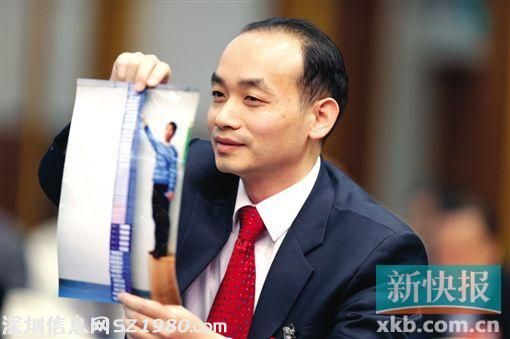 <a href=http://www.hnyueyi.com.cn/shenzhen/ target=_blank class=infotextkey>深圳</a>一社區(qū)年考評(píng)臺(tái)賬3.4米 高過姚明