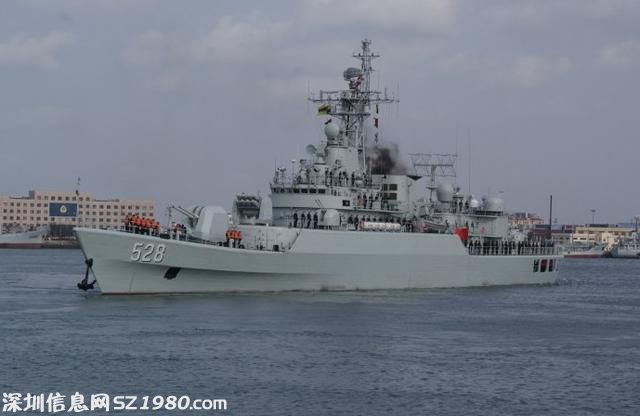 中國海軍出動塢登艦與護(hù)衛(wèi)艦搜索失聯(lián)客機(jī)