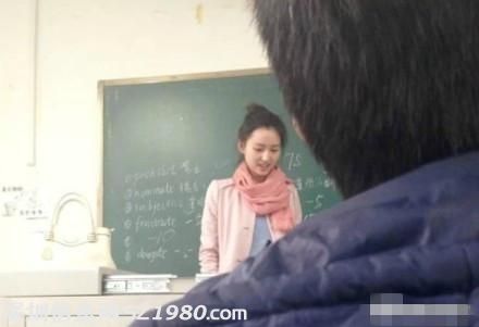 大學(xué)美女老師酷似劉詩(shī)詩(shī) 男生出勤率爆表(組圖)