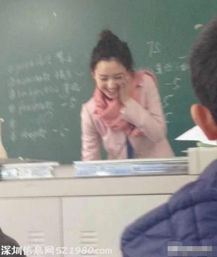 大學(xué)美女老師酷似劉詩(shī)詩(shī) 男生出勤率爆表(組圖)