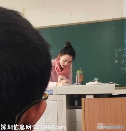 大學(xué)美女老師酷似劉詩(shī)詩(shī) 男生出勤率爆表(組圖)
