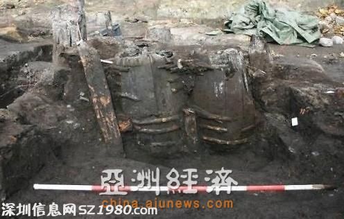丹麥發(fā)現(xiàn)700年前廁所 內(nèi)部排泄物仍可見(圖)