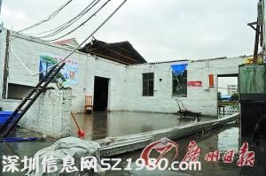 佛山早餐店屋頂飛半空 客人被倒下墻壓住