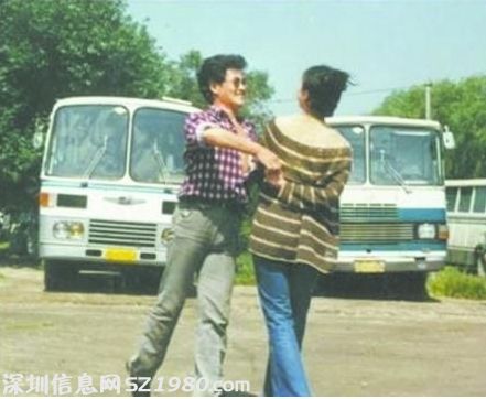 趙本山凈身出戶與前妻離婚內(nèi)幕揭秘 12歲兒子曾因病夭折