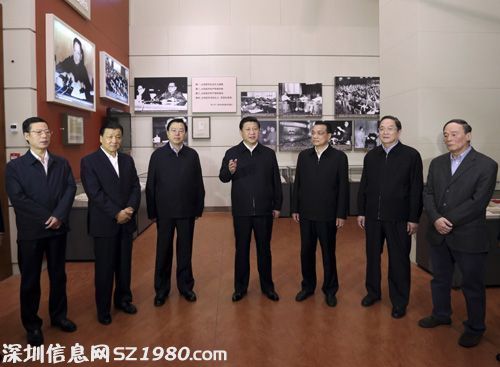 在十八大后常委的第一次集體參觀時(shí)，五人穿夾克，兩人穿西裝，穿西裝的兩人也都選擇襯衣第一?？圩映ㄩ_(kāi)，不打領(lǐng)帶。