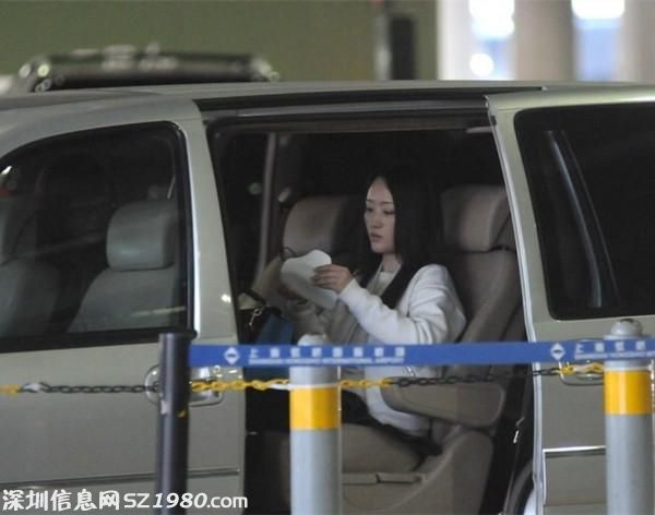 楊鈺瑩現(xiàn)身機場2.jpg