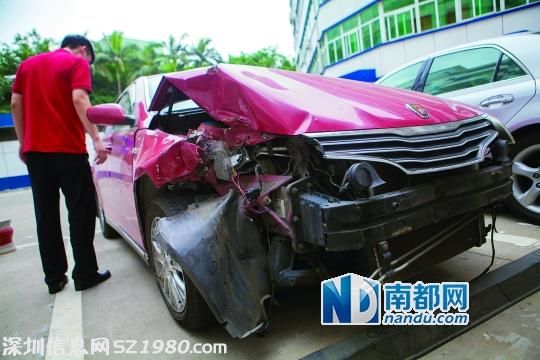 <a href=http://www.hnyueyi.com.cn/shenzhen/ target=_blank class=infotextkey>深圳</a>夫妻換駕時遭搶車 2人被拖行百米甩掉