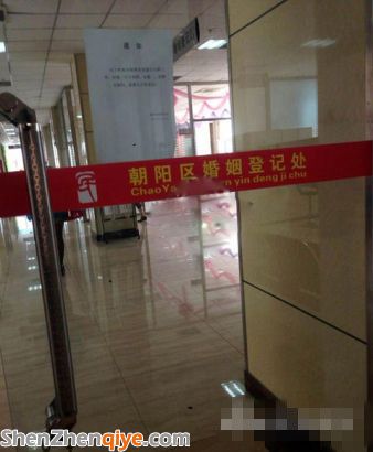 李小冉閃嫁制片人已領(lǐng)證 與鄢頗戀愛7年流產(chǎn)2次