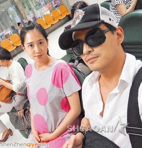 陳曉東停工貼心陪老婆王妤嫻產(chǎn)檢 想讓女兒多玩幾個帥哥(圖)