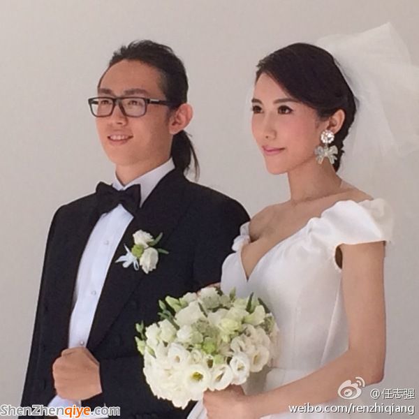 6月28日，據(jù)任志強(qiáng)微博發(fā)布的圖片顯示，潘石屹兒子潘瑞于今日舉行婚禮，新娘美艷動(dòng)人。圖片來源：任志強(qiáng)微博