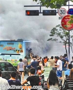 杭州公交車燃燒造成32人受傷暫無死亡