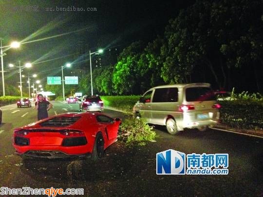 蘭博基尼撞奔馳 看誰(shuí)更硬？