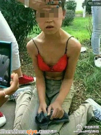 初中女生被扒光上衣遭群毆