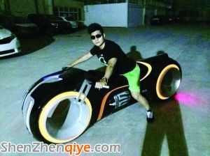 小伙花百萬(wàn)買了輛道具摩托 網(wǎng)友狂點(diǎn)贊