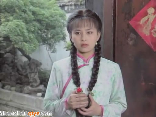 何音曾出演過多部瓊瑤劇而走紅