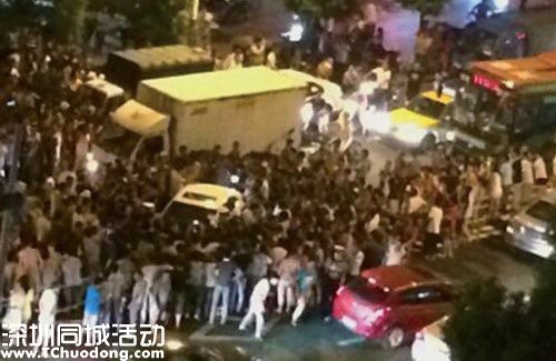 女司機撞人致死不愿下車 與路人對罵