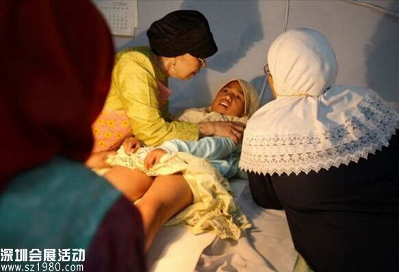 非洲女孩割禮血腥變態(tài) 400萬婦女接受陰蒂割禮