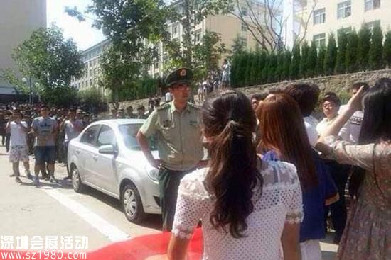 青島黃海學院，數(shù)千學生在校內(nèi)游行抗議