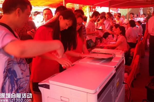 <a href=http://www.sz1980.com/shenzhen/ target=_blank class=infotextkey><a href=http://www.hnyueyi.com.cn/shenzhen/ target=_blank class=infotextkey>深圳</a></a>樓市驚現(xiàn)瘋狂搶房日 5盤入市加推掀回暖潮