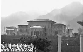 江西九江建豪華辦公樓閑置1年 荒草瘋長可放牛