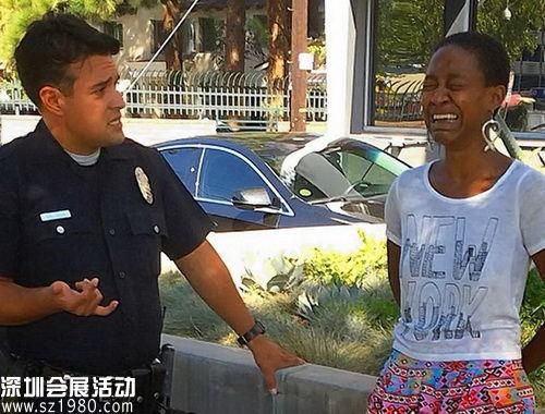 好萊塢黑人女星街頭吻丈夫 被警察當(dāng)妓女帶走