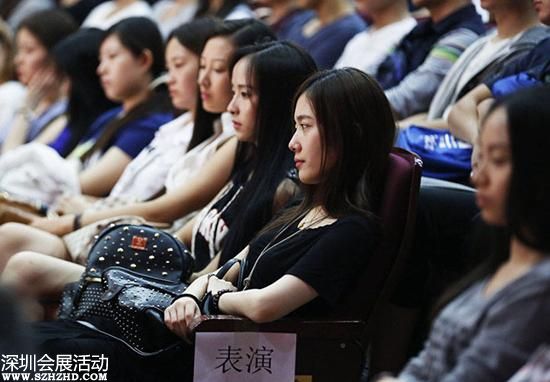 北影副校長(zhǎng)呼應(yīng)學(xué)生 撞臉 ：復(fù)合培養(yǎng)目標(biāo)