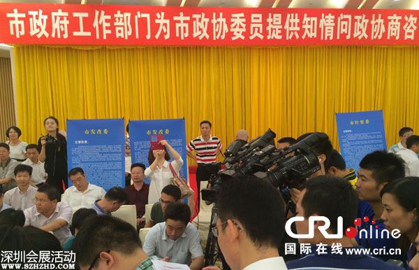 知情問(wèn)政現(xiàn)場(chǎng)