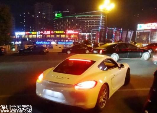 富二代開保時(shí)捷擺地?cái)偙怀枪苻Z走：賺點(diǎn)油錢