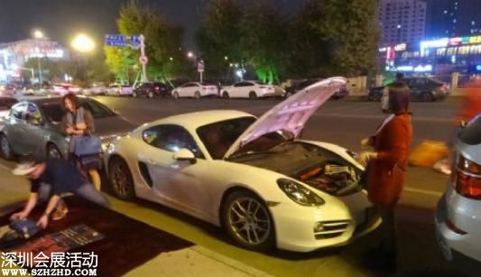 富二代開保時捷擺地攤 車主：主要是鍛煉鍛煉
