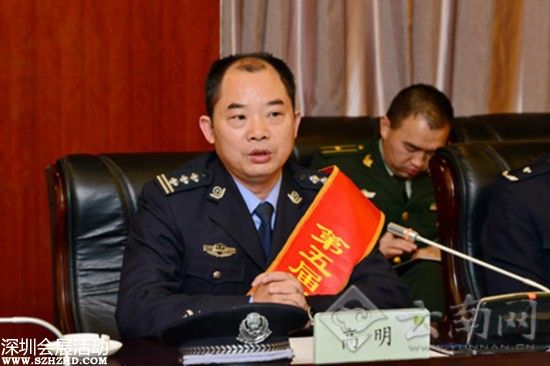  我最喜愛的人民警察 獲獎?wù)咻d譽返滇